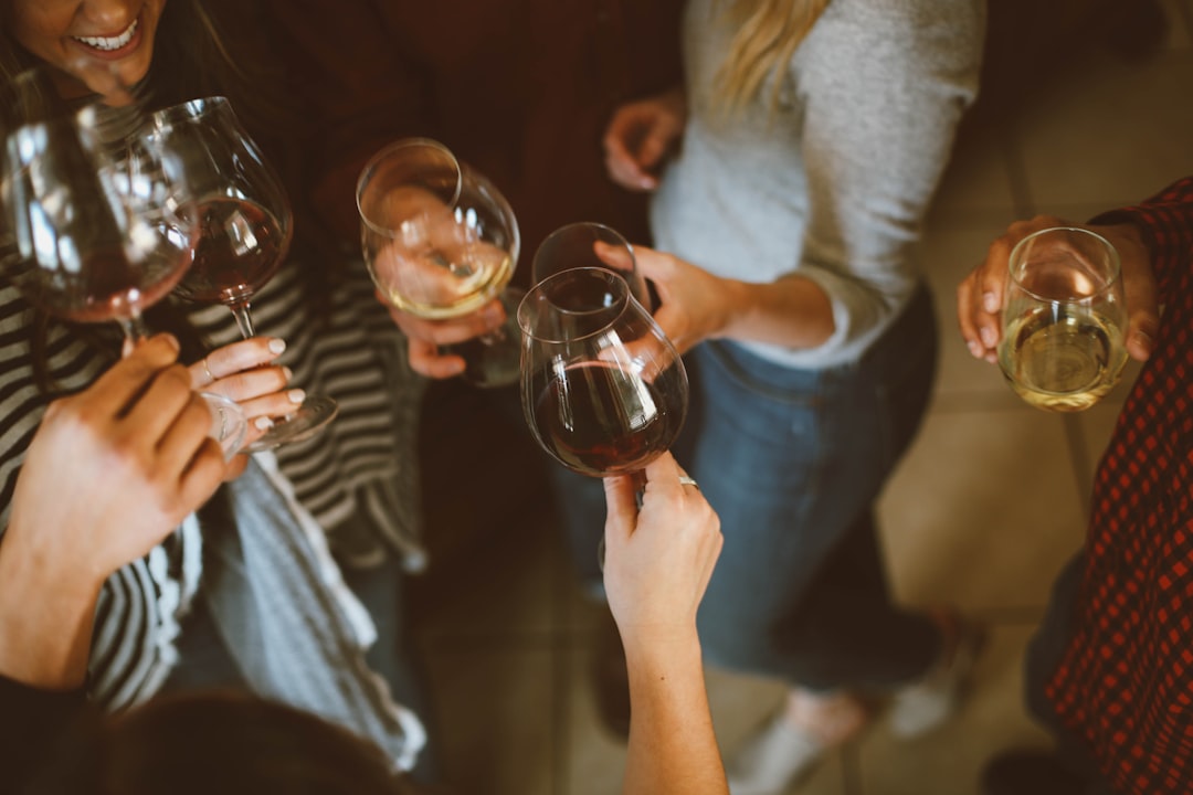 Vivino vs Delectable: The Crowd, the Connoisseurs, and a Maintenance Problem